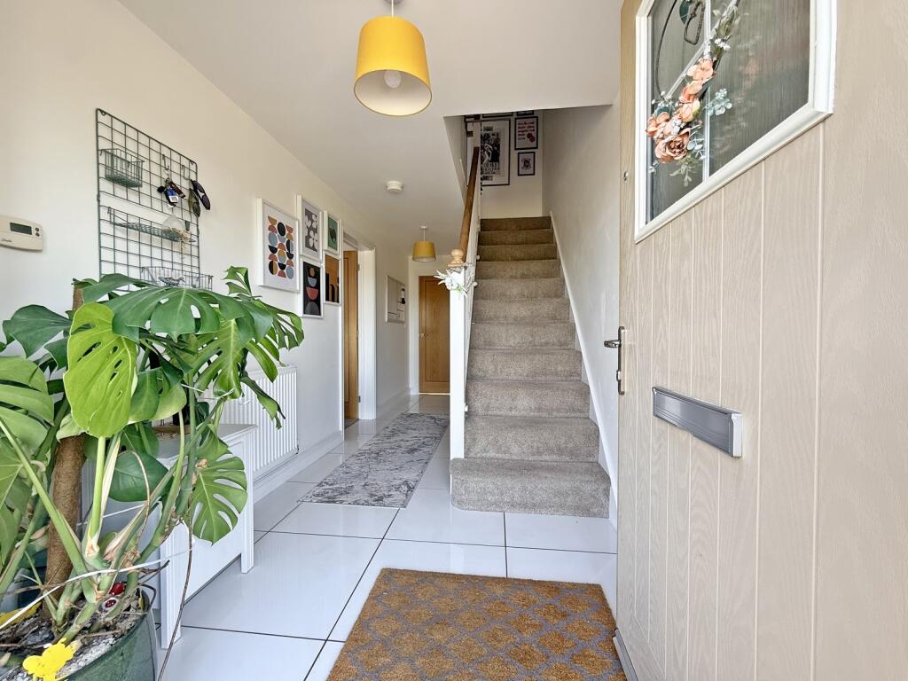 House in Cardiff, Tonyrefail - View 5