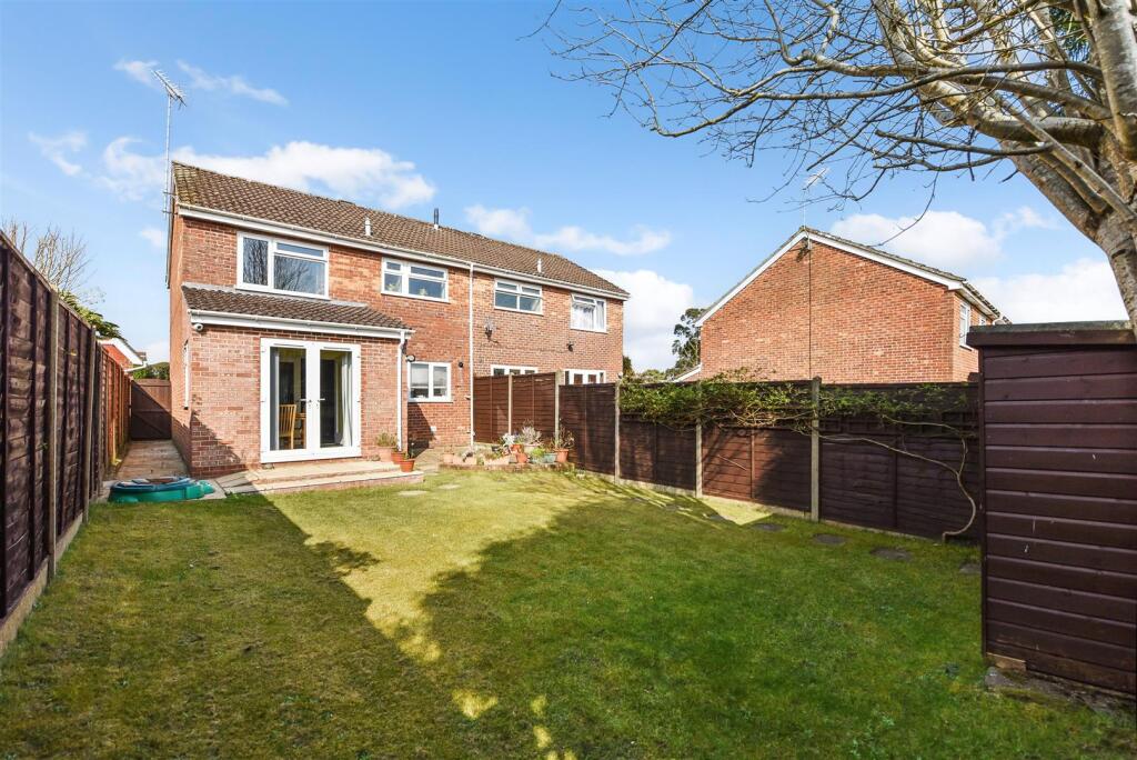 Redwing Road, Clanfield photo 2