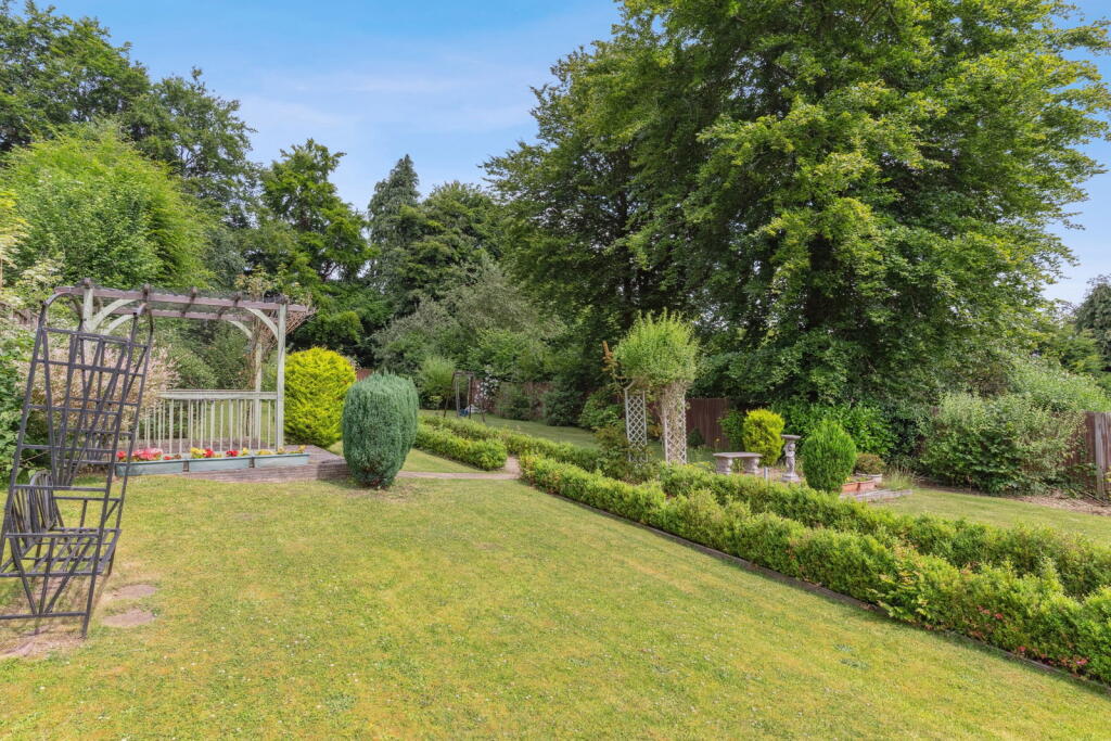 Wyatts Road, Chorleywood, WD3 photo 3