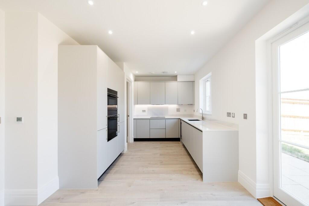 House in London, Cockfosters - More