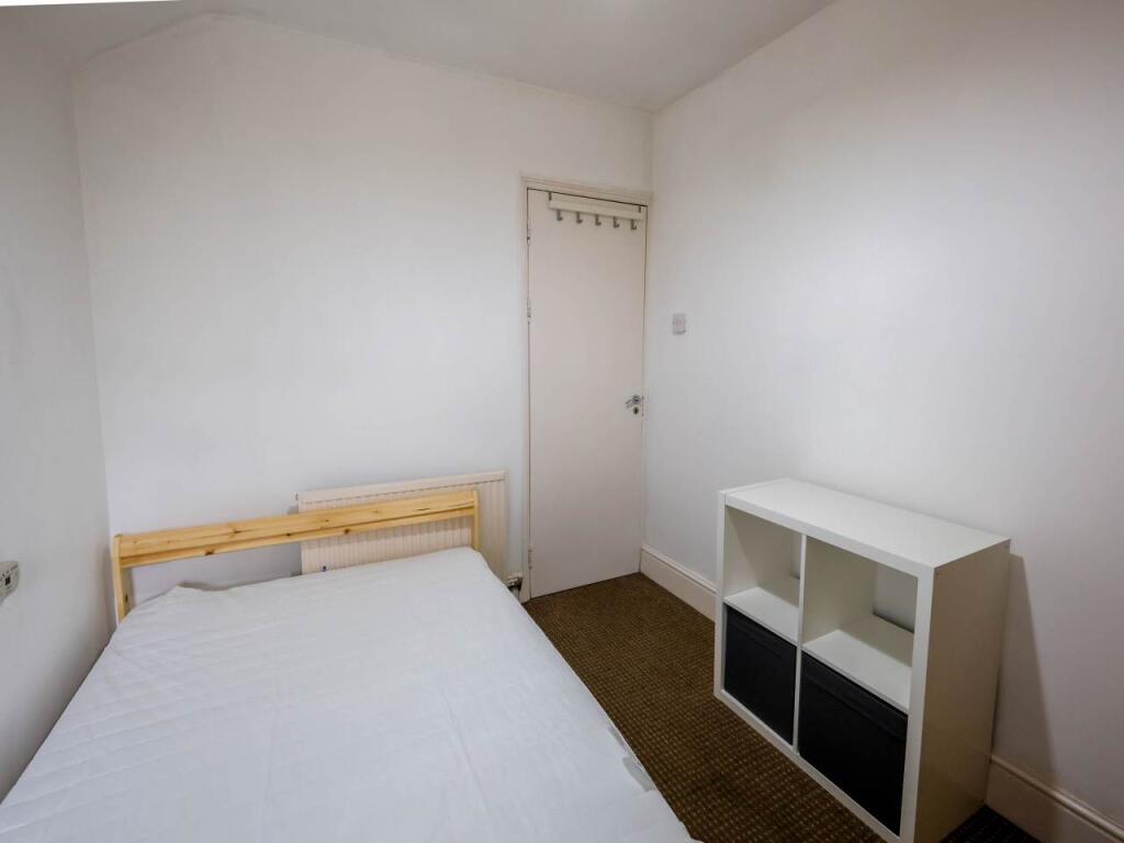 House in Cardiff, Plasnewydd, Roath - More