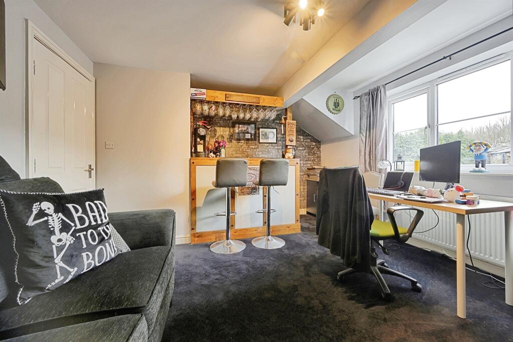 House in Calderdale, Illingworth - View 6