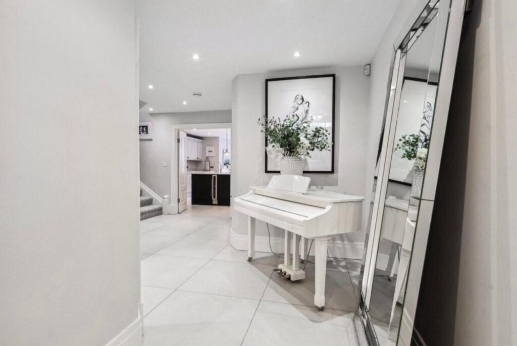 House in Kingston upon Thames - View 5