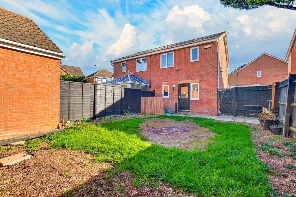 Harwood Drive,  Kettering  NN16 photo 2