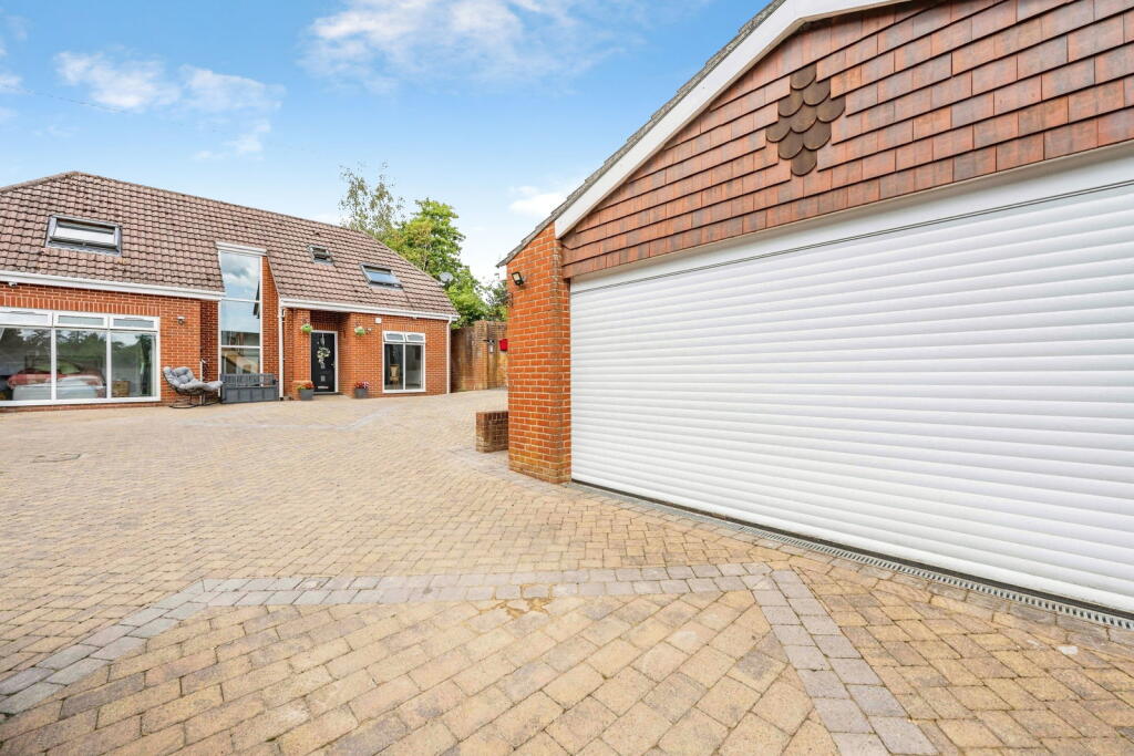 House in Southampton - View 5
