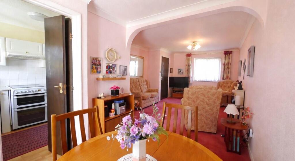 Additional image 11 of Bull Stag Green, Hatfield