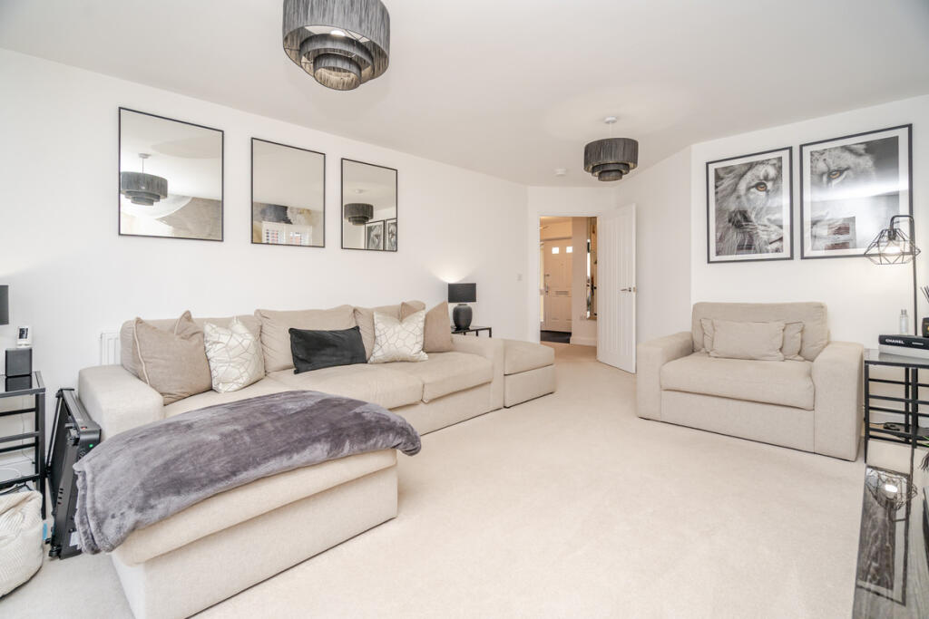 House in Milton Keynes, Wavendon - More