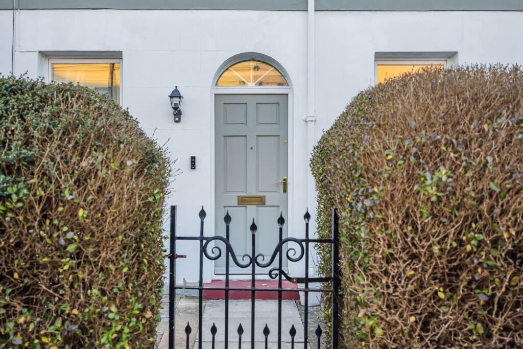 Victoria Place, Cheltenham, GL52 2ES photo 2
