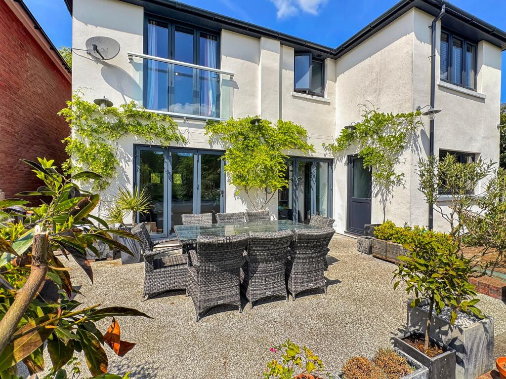 House in Portsmouth, Newport - View 2