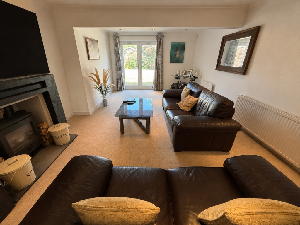 House in Luton - View 4
