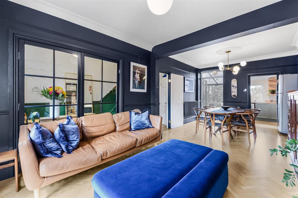 House in London - View 2