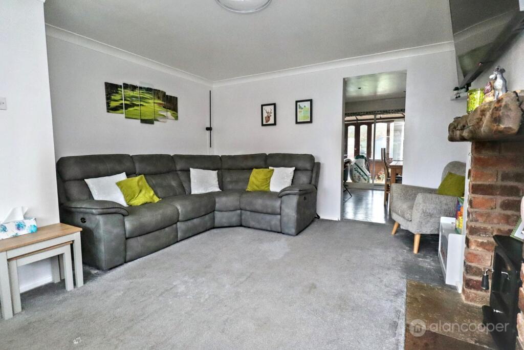Launceston Drive, Horeston Grange, Nuneaton, CV11 6FT photo 3