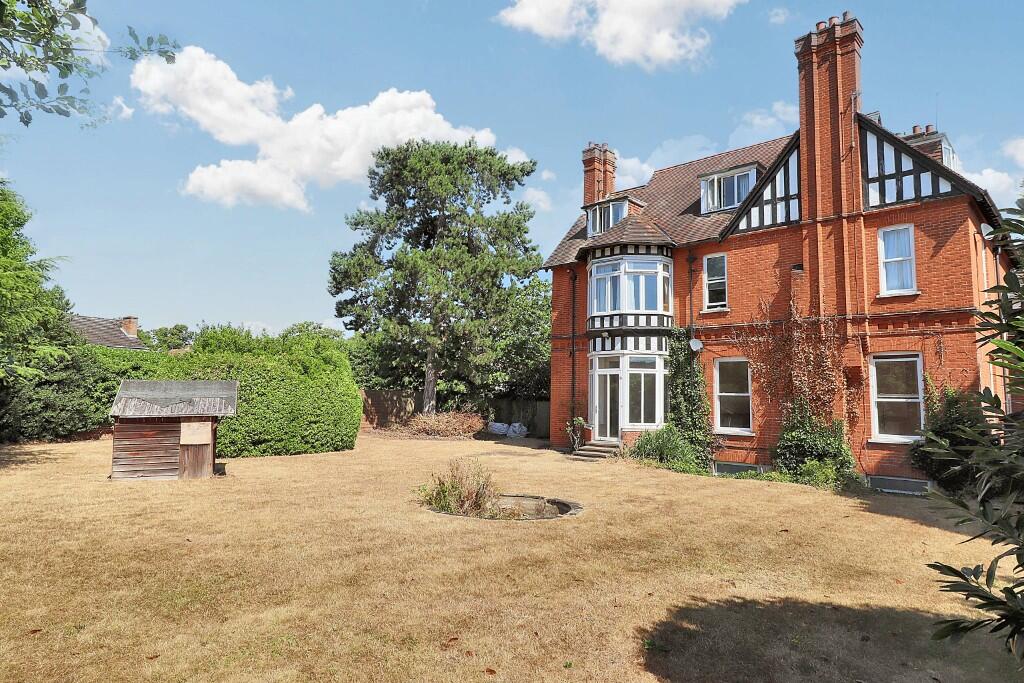 Main image of property: Oatlands Chase, Weybridge, Surrey, KT13