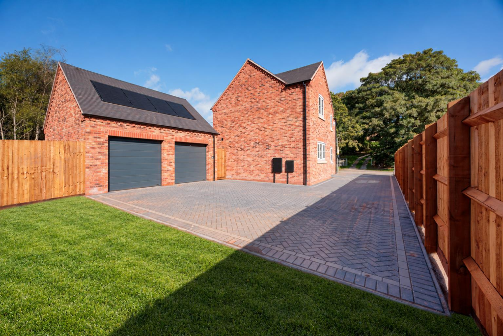 House in Stoke-on-Trent - View 4