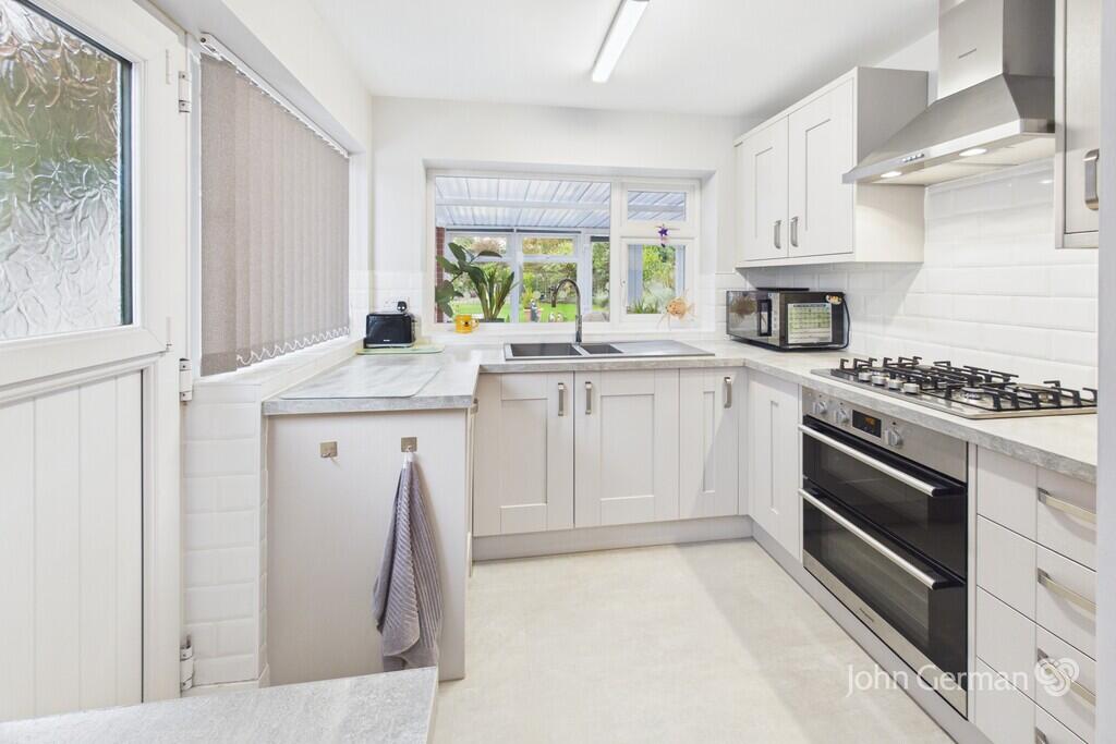 House in East Staffordshire, The Heath, Uttoxeter - View 4