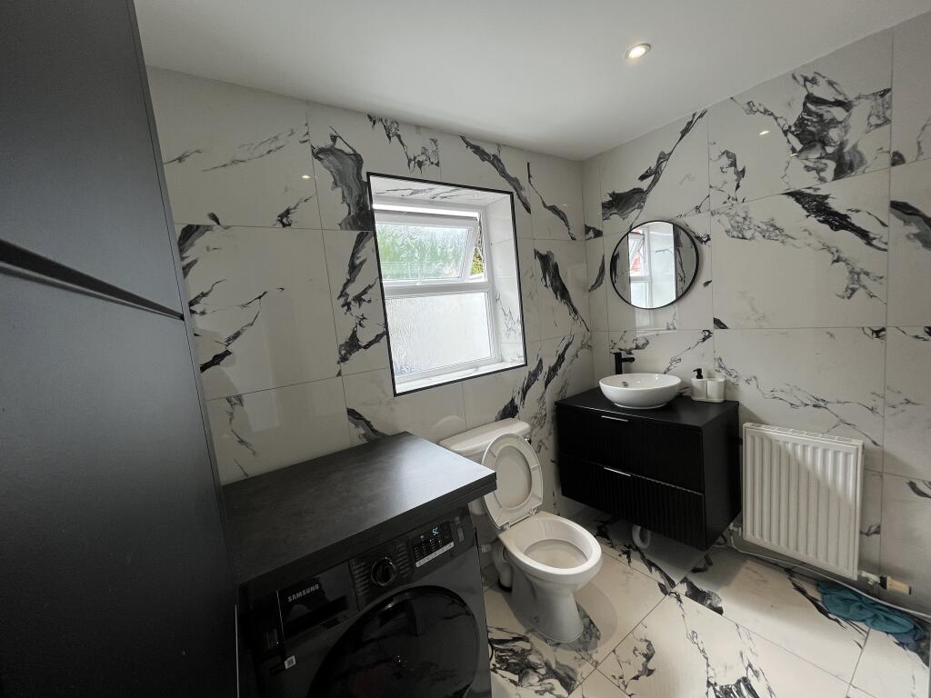 House in Bridgwater, Eastover, Somerset - More