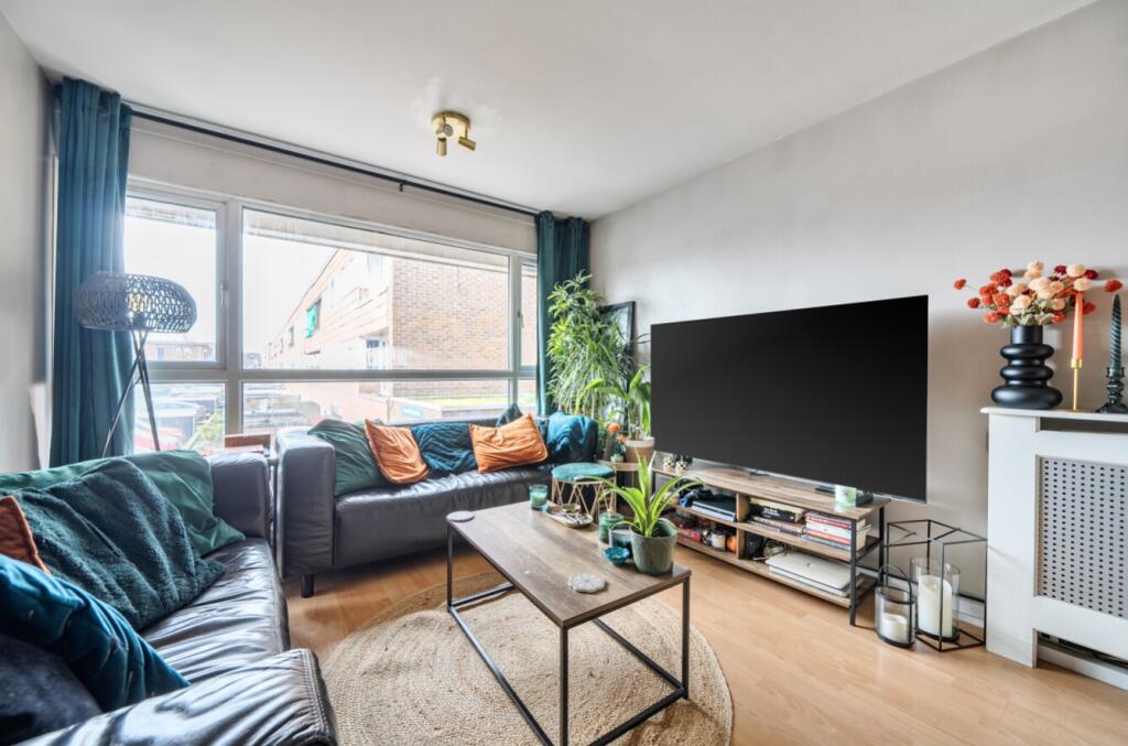 Main image of property: Farnham Gardens, Raynes Park, SW20