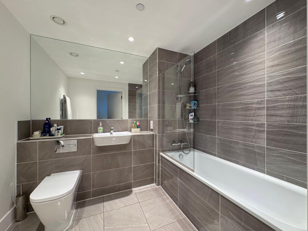 Burnt Oak Broadway, Edgware, HA8 - View 4