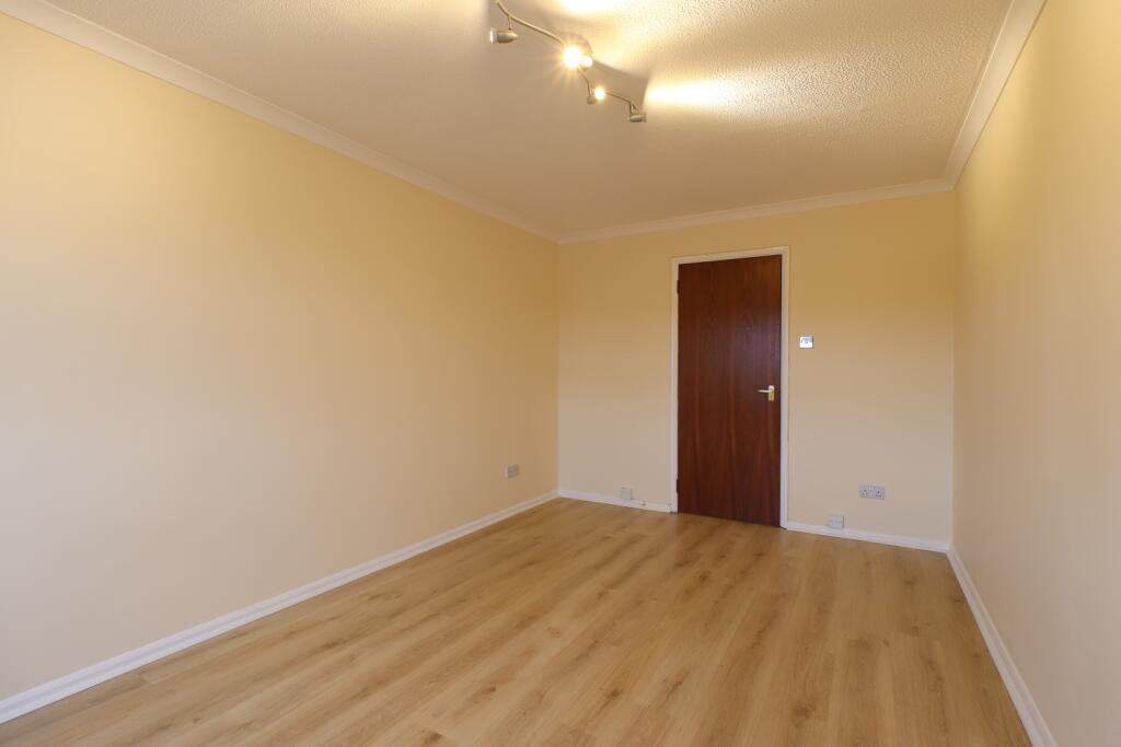 Apartment in Watford - View 4