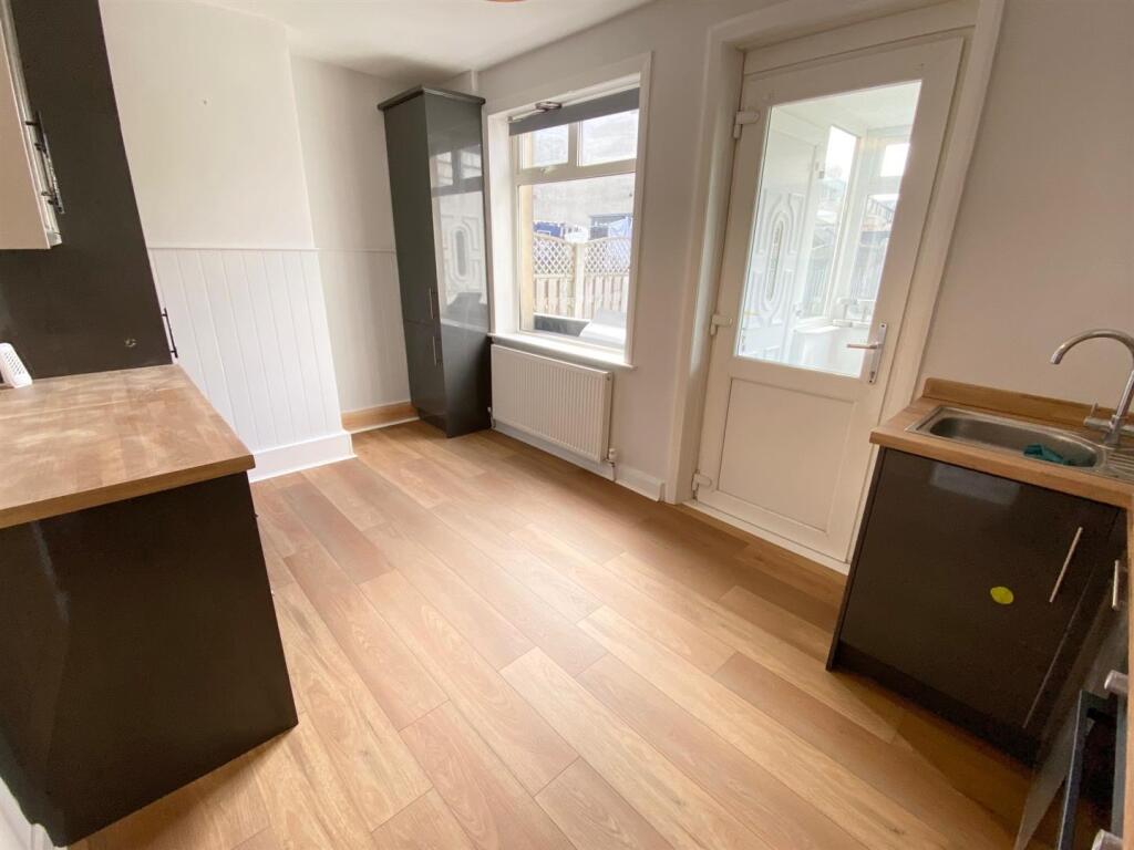 House in Huddersfield - View 3
