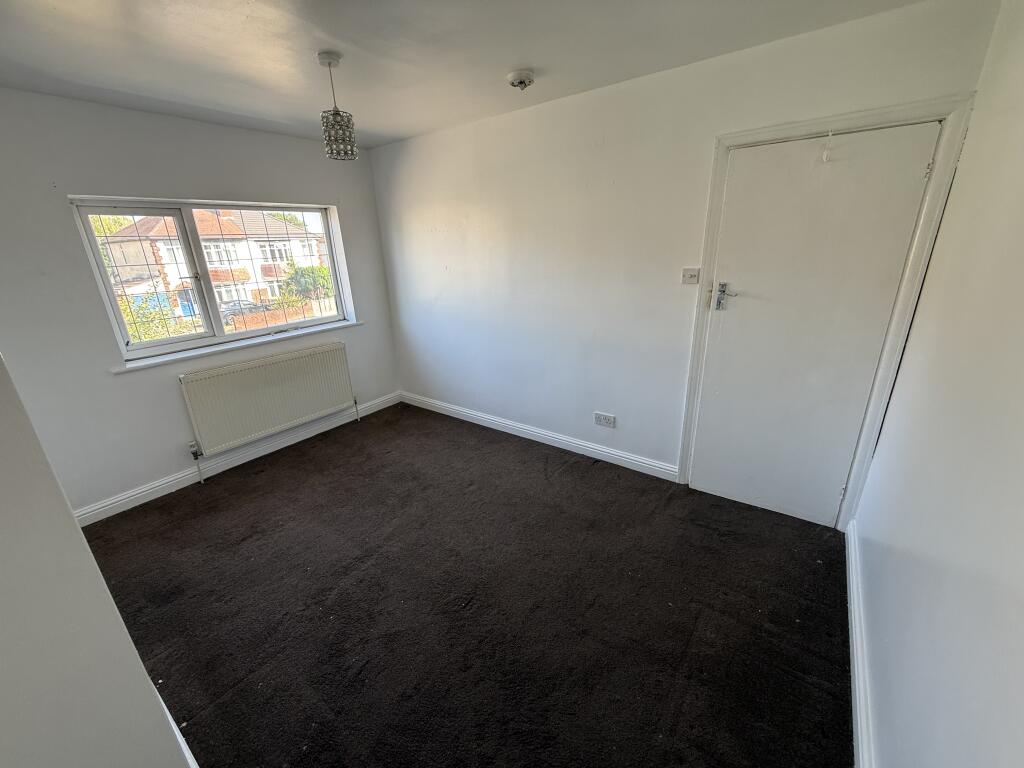 House in Wolverhampton, West Midlands - More