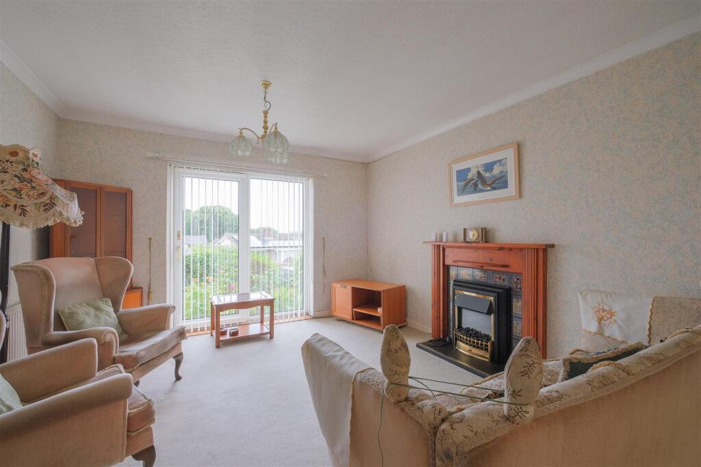 House in Huddersfield - View 3