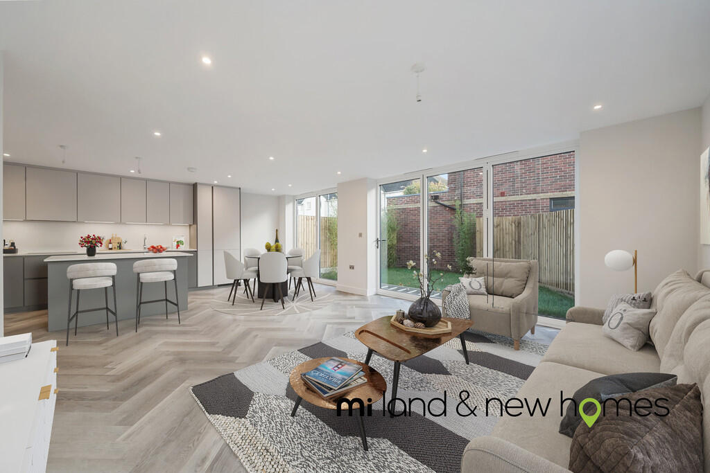 3-bed detached on 61, Bramley Road, £900,000