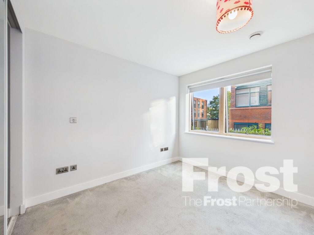 Apartment in Slough - More