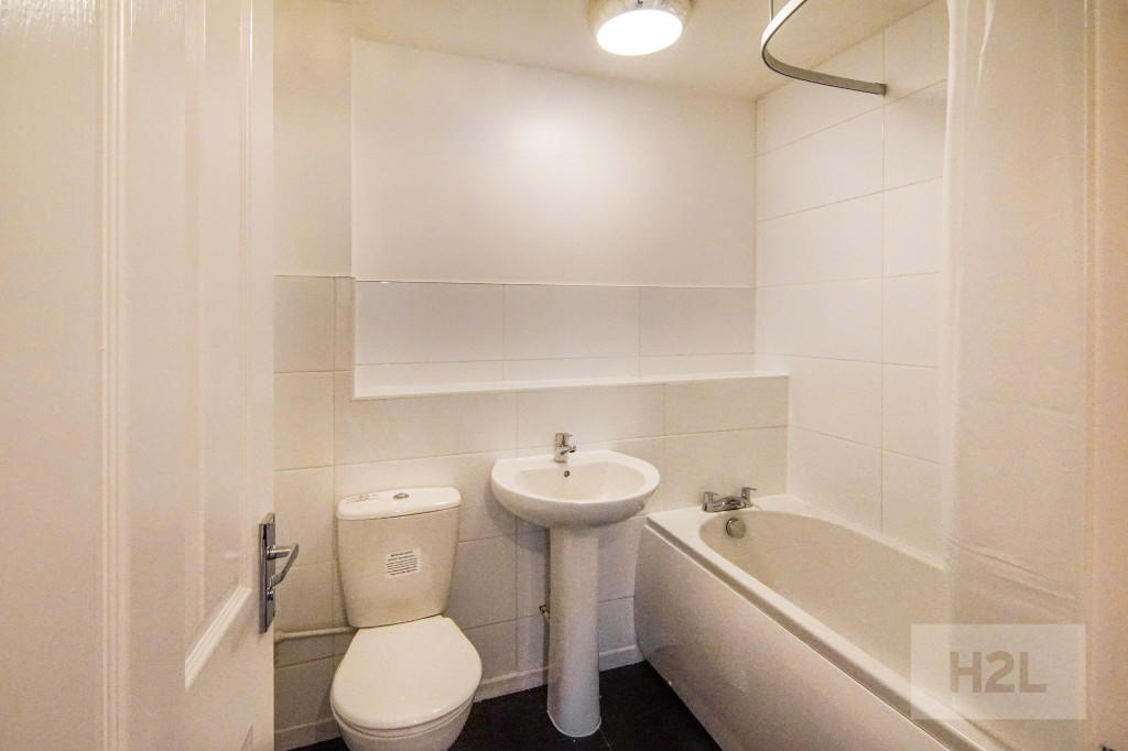 Apartment in Coventry - More