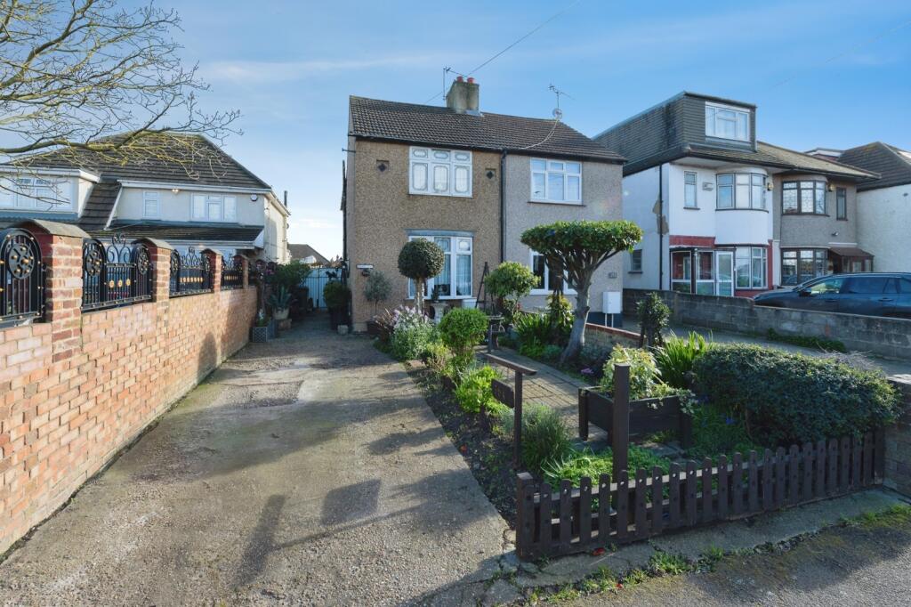 Main image of property: Upminster Road North, Rainham, Essex, RM13