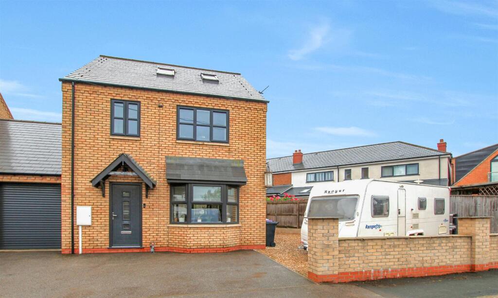 3-bed semi-detached on Silver Street, Wragby, Market Rasen, £290,000