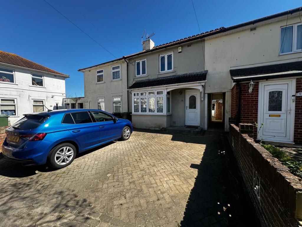 3-bed terraced on Tipner Green, Portsmouth, PO2, £280,000