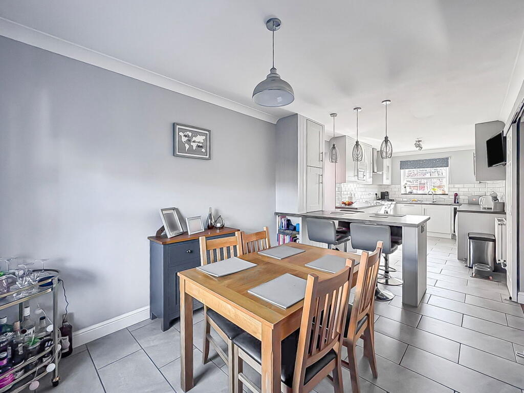 Pegasus Gardens, Quedgeley, Gloucester, GL2 4NP photo 3