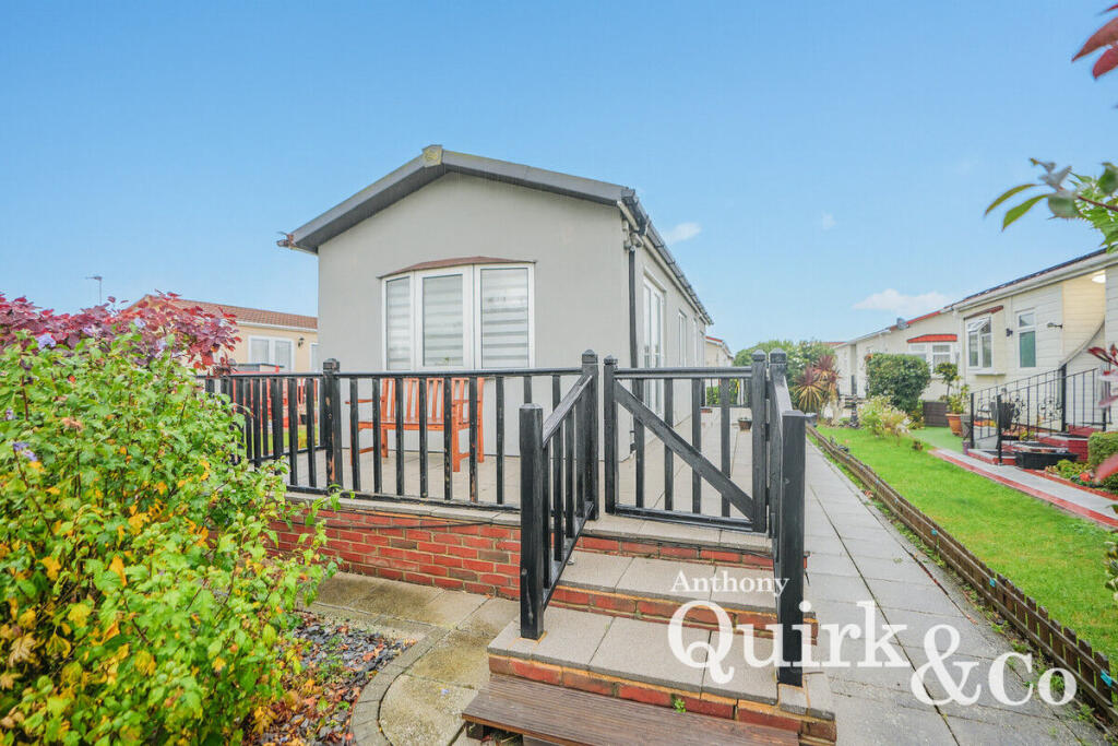 1-bed caravan on Creek Road, Canvey Island, SS8, £150,000