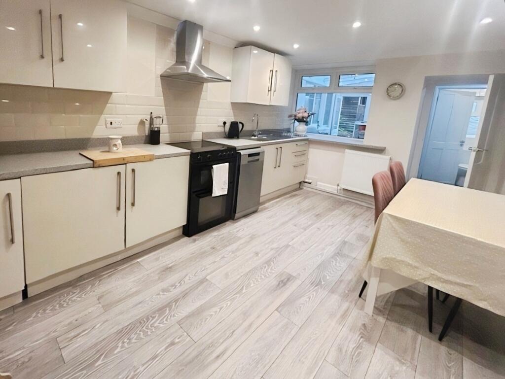 Fforest Road, Pontarddulais, Swansea photo 5