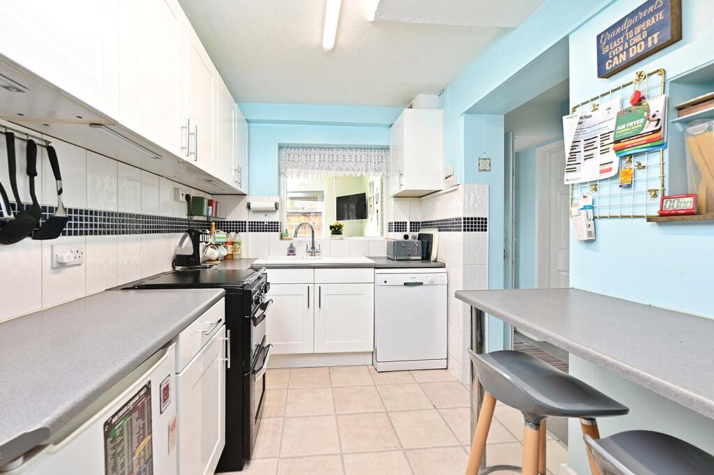 Southville Road, Bedfont, TW14 photo 4