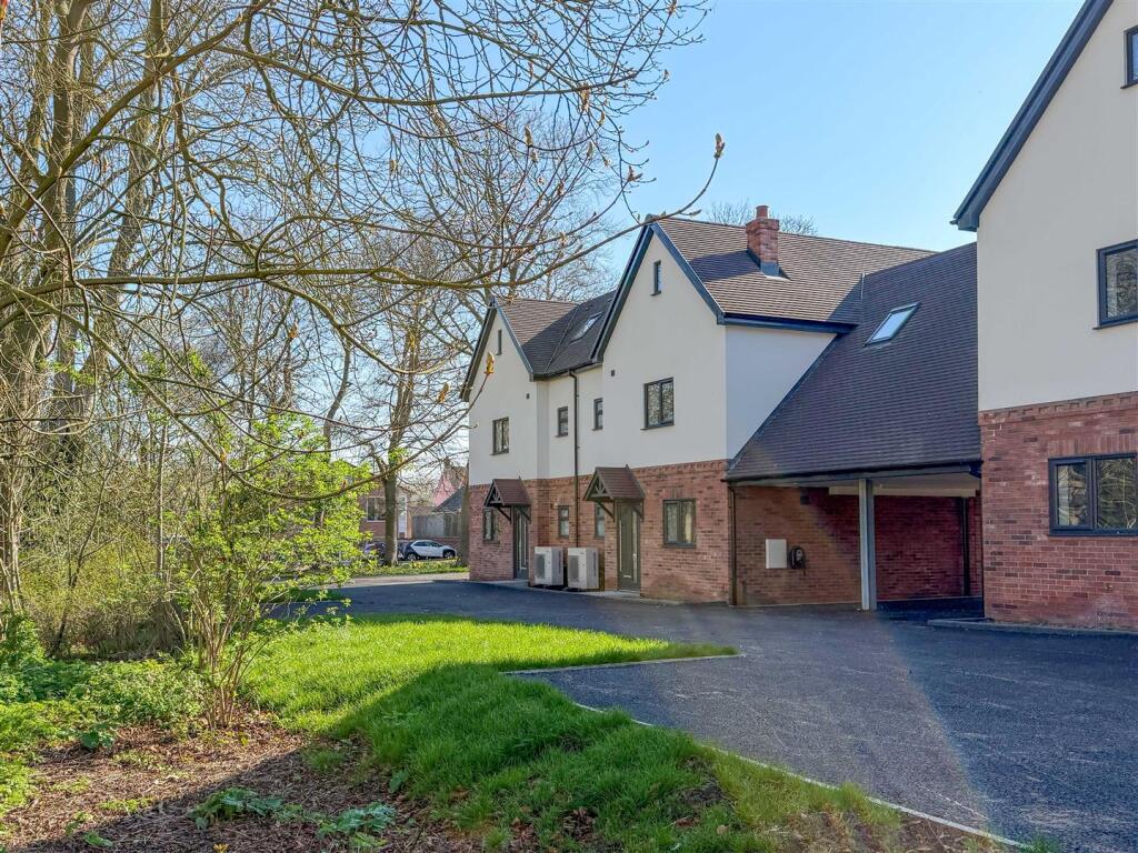 4-bed semi-detached on Kingsbridge Way, Kentford, £425,000
