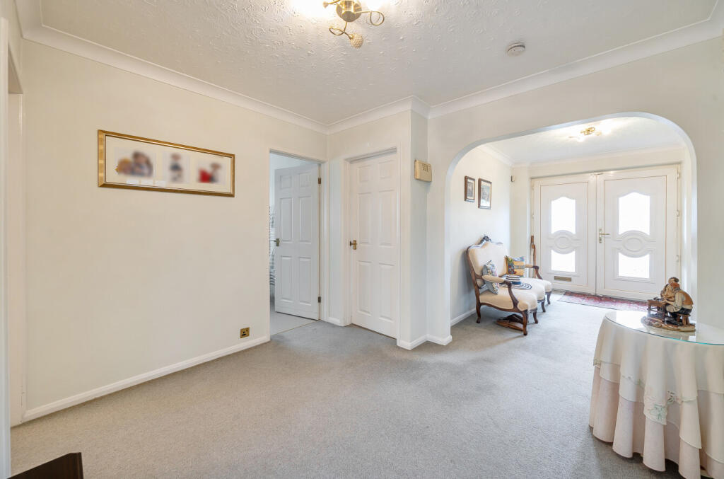 House in Dunstable, Central Bedfordshire - More