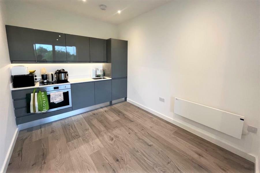 Apartment in Guildford, Surrey - View 2