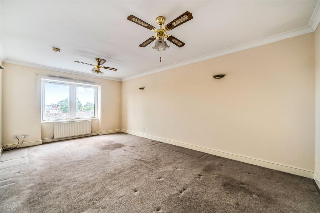 Avenue Elmers, Surbiton, KT6 photo 2