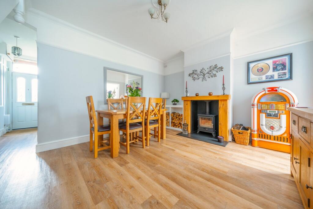 Chertsey Road, Shepperton, TW17 photo 3