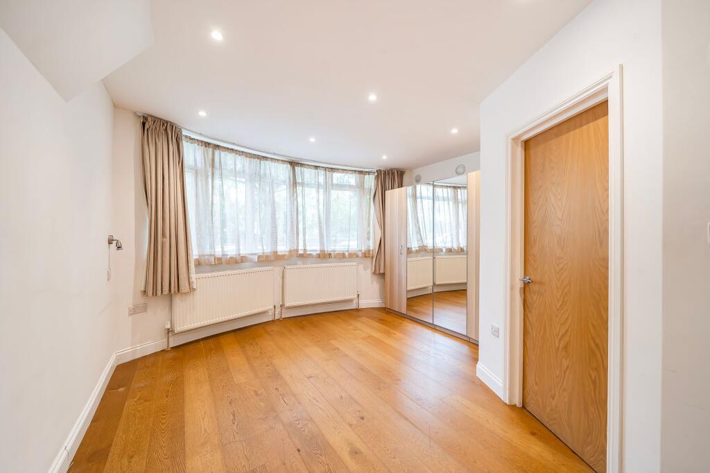 Apartment in Southall - View 5