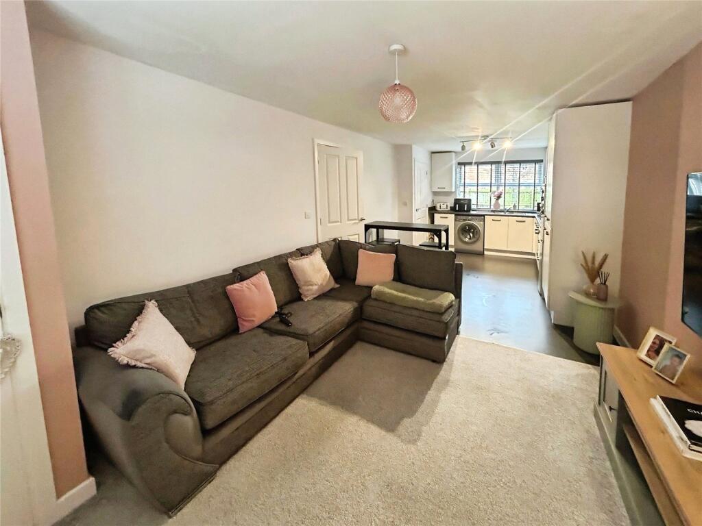 Damson Drive, Barrow upon Soar, Loughborough, Leicestershire, LE12 photo 2