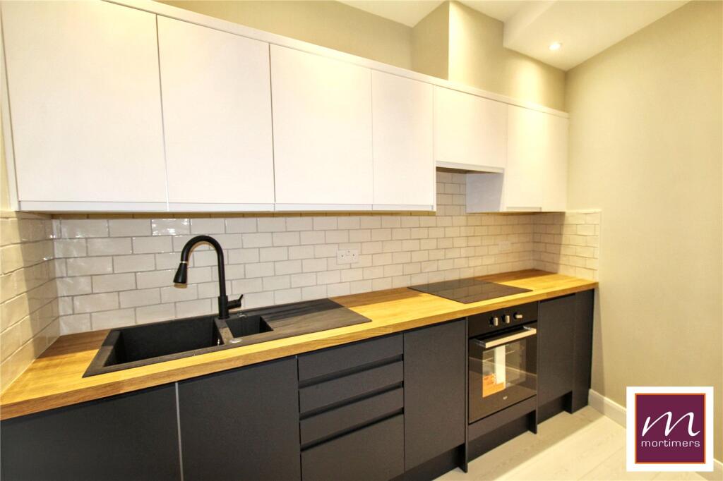Main image of property: 27-29 Buckingham Street, Aylesbury, Buckinghamshire, HP20