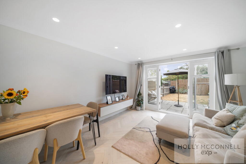 House in Bromley - More
