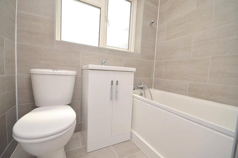 Apartment in Romford, Chadwell Heath - More