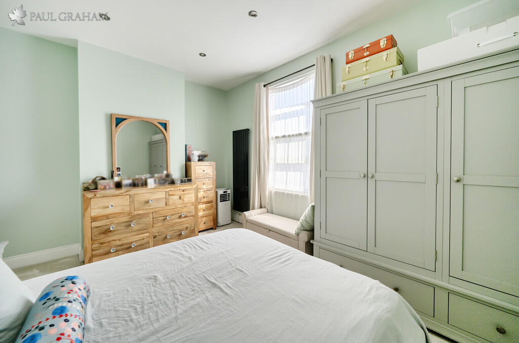 House in Sutton - View 4
