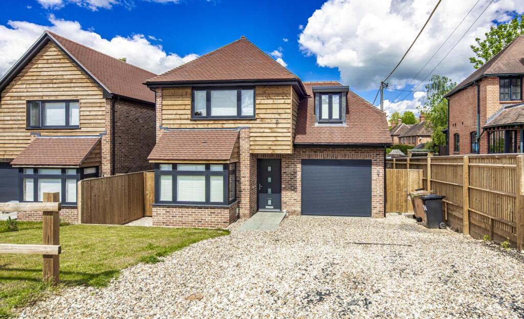 Main image of property: 19A Elvendon Road , Goring on Thames