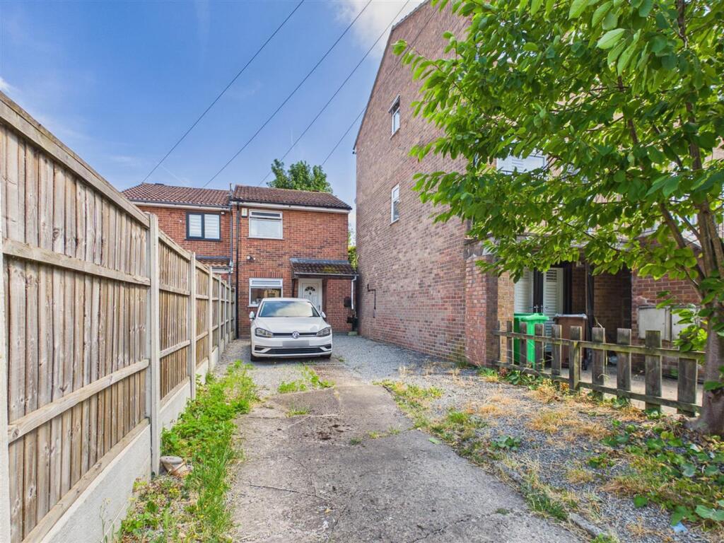 Main image of property: Petersham Mews, Nottingham