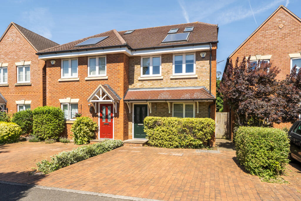 Main image of property: Woodbury Close, MAIDENHEAD
